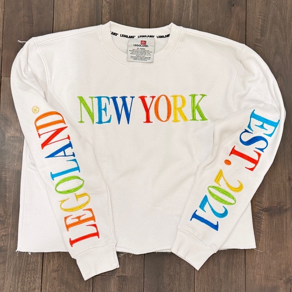 Legoland New York White Sweatshirt with rainbow letters - Kids Size XL - Picture 1 of 3